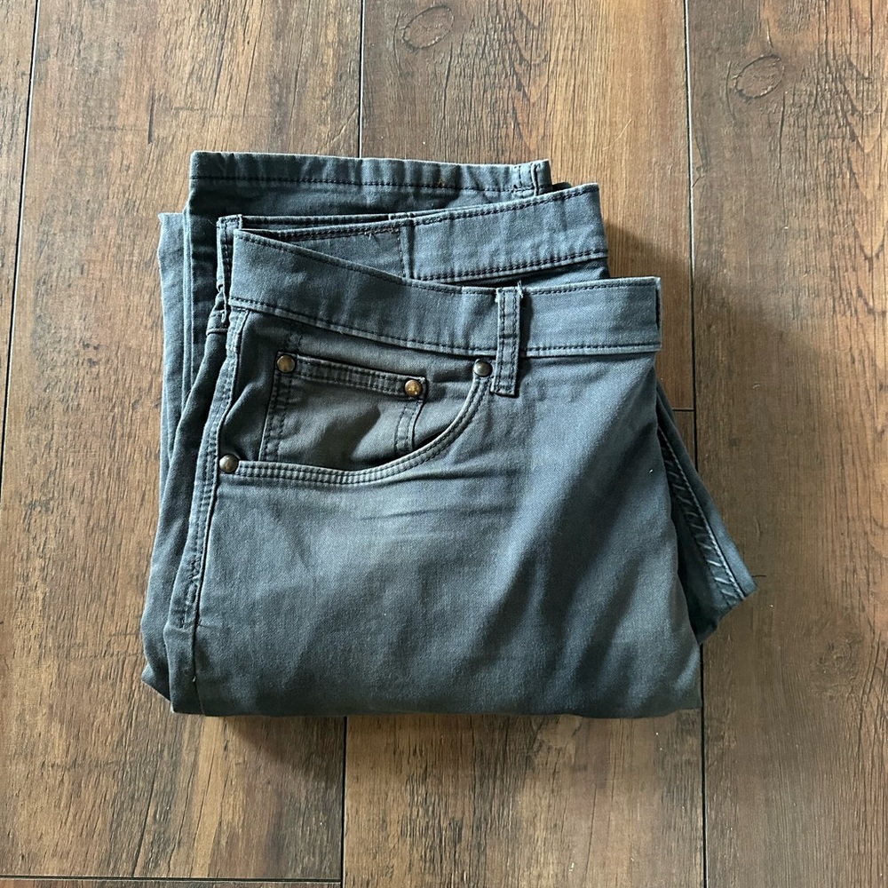 Wrangler Straight Fit 34 x 34